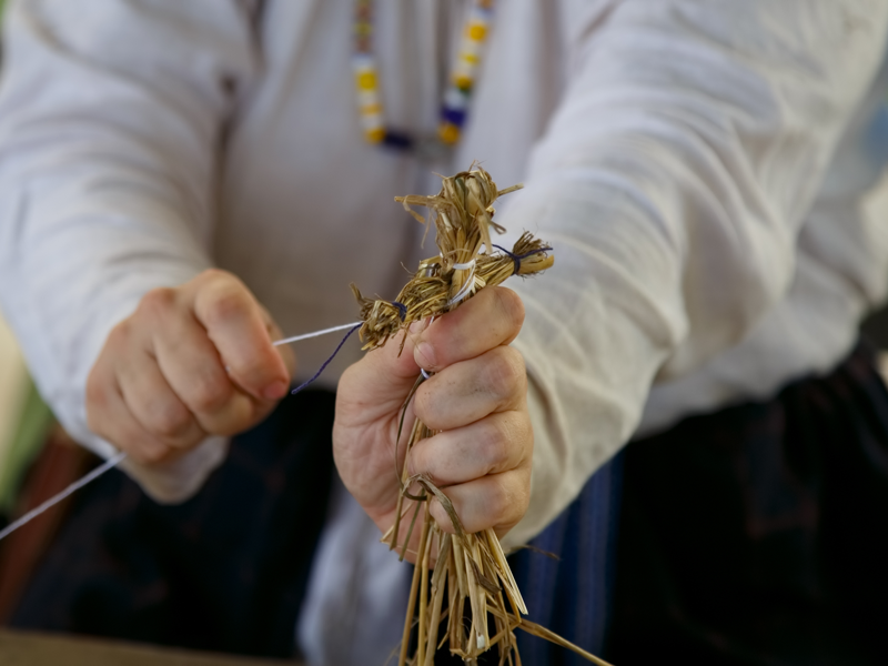 わら人形を、神社境内の樹木にくぎで打ちつけたら器物損壊罪？