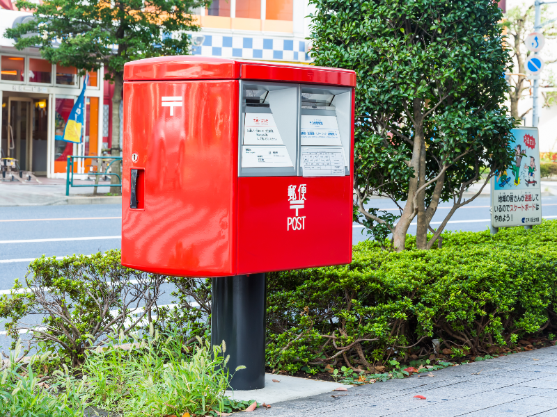 郵便法違反とは？ポストにミルクティーを流し込んだ男性が書類送検された事件について